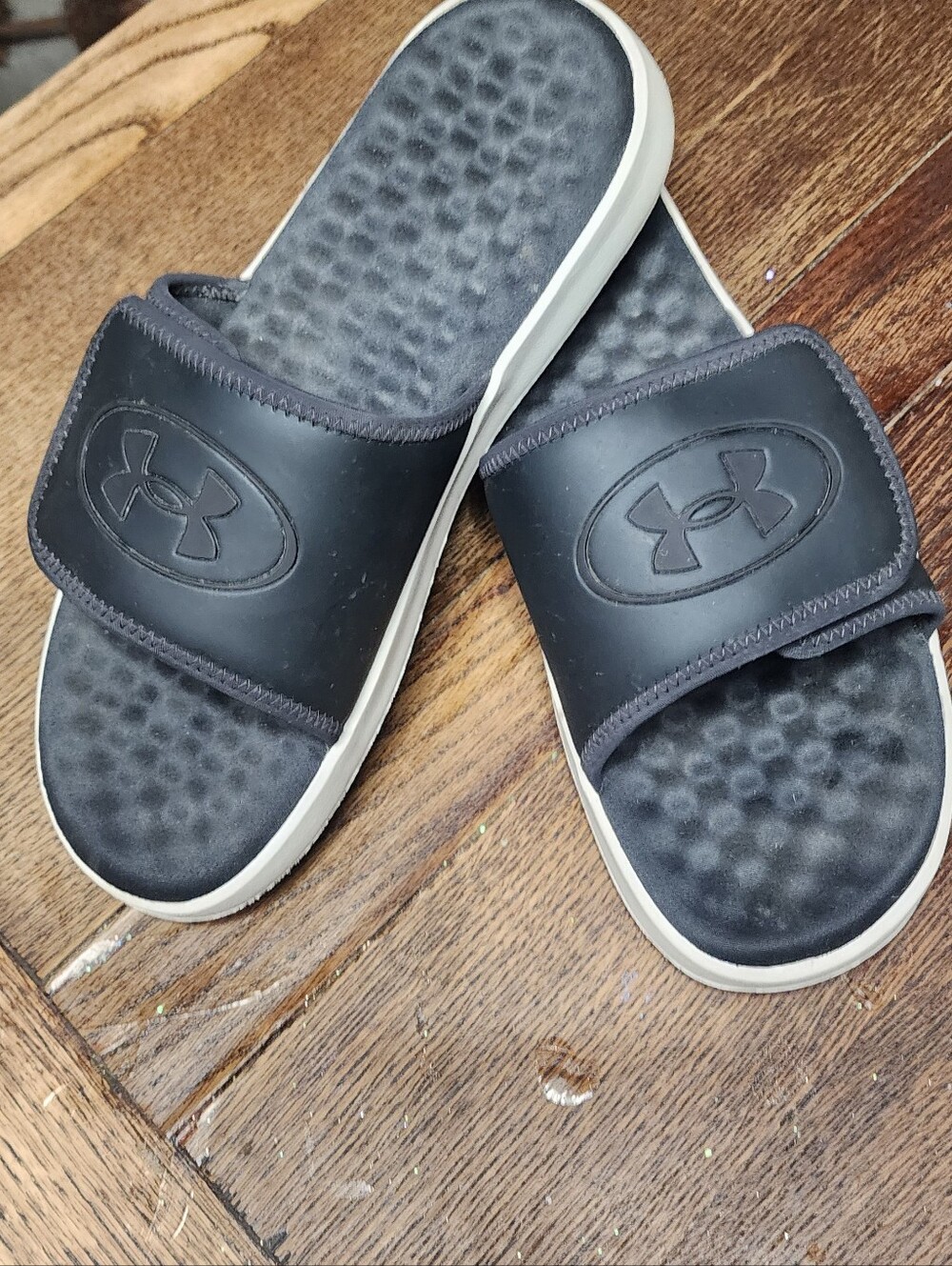 Under Armour Black Slide Sandals with White Midsole. Mens Size 11